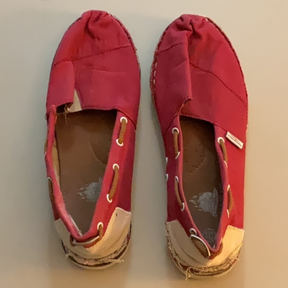 EUC woman’s ALOHA ISLAND slip on shoes